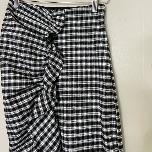 Zara Women’s Size XS Black White Plaid Midi Skirt Ruffle Front - Picture 3 of 8